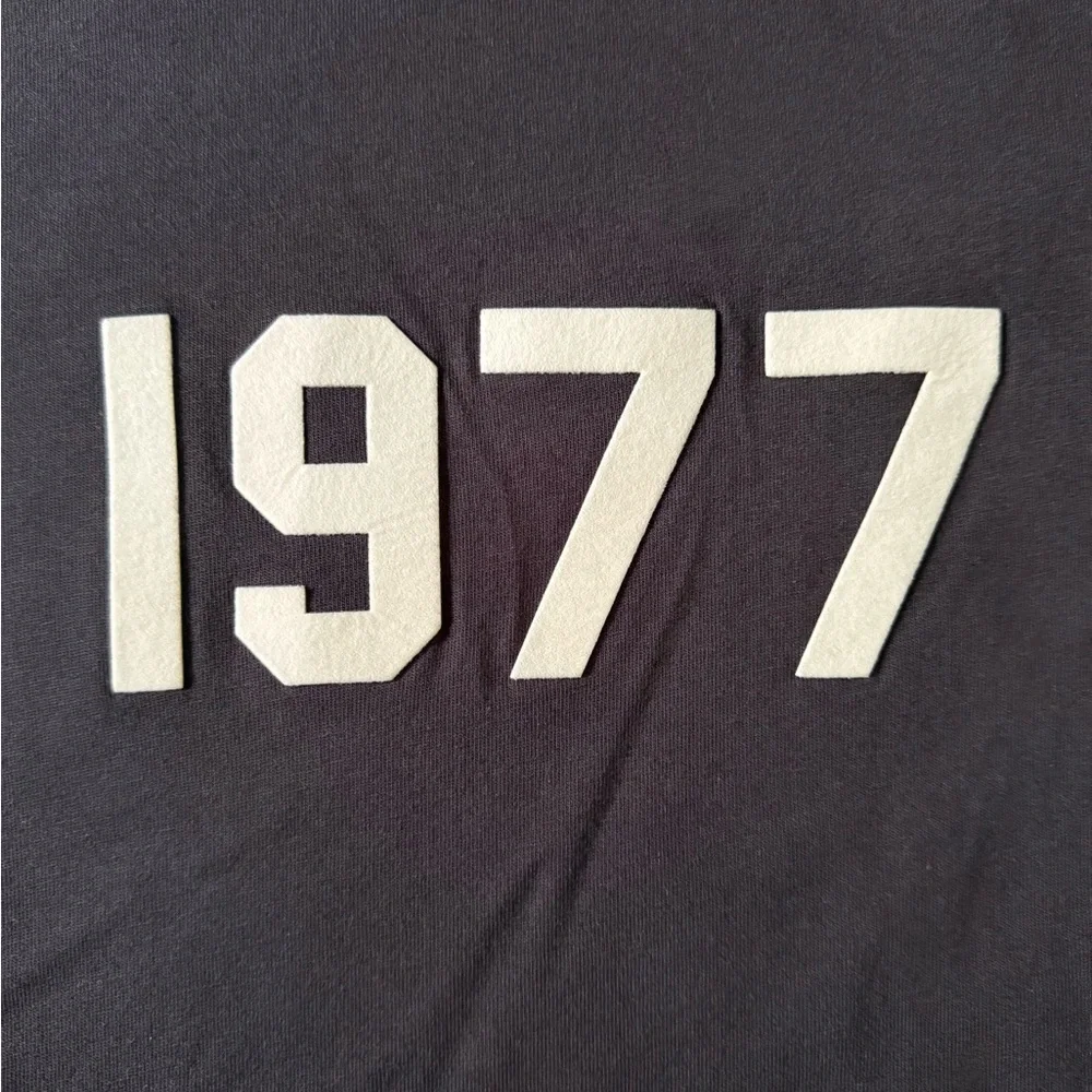 Fear of God Essentials - Mock Neck Long Sleeve 1977 ‘Iron’ - Picture 4 of 7